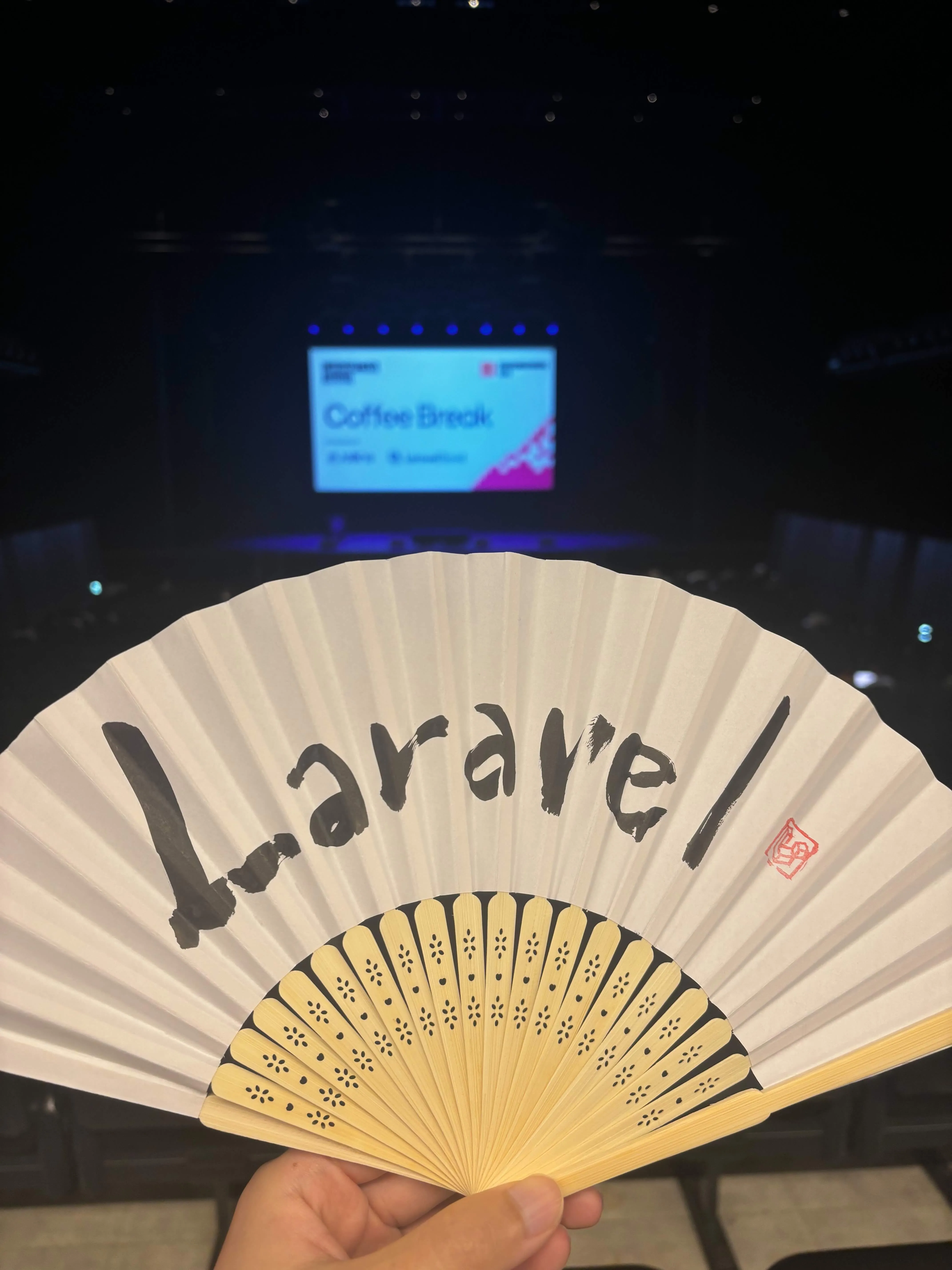Laravel扇子と会場の様子